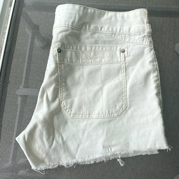 NWT Pilcro The Wanderer Low-Rise Shorts Beige - Picture 8 of 16